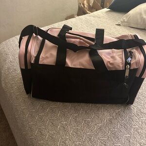 Chic Pink and Black Women's Gym/Sports/Travel Bag New